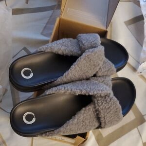 Cozy Gray Women's Fuzzy Slippers
